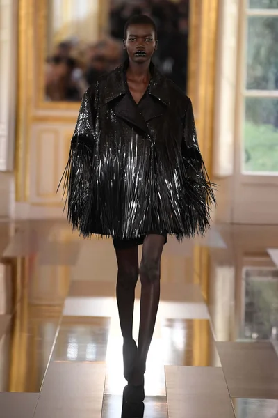 Look 28